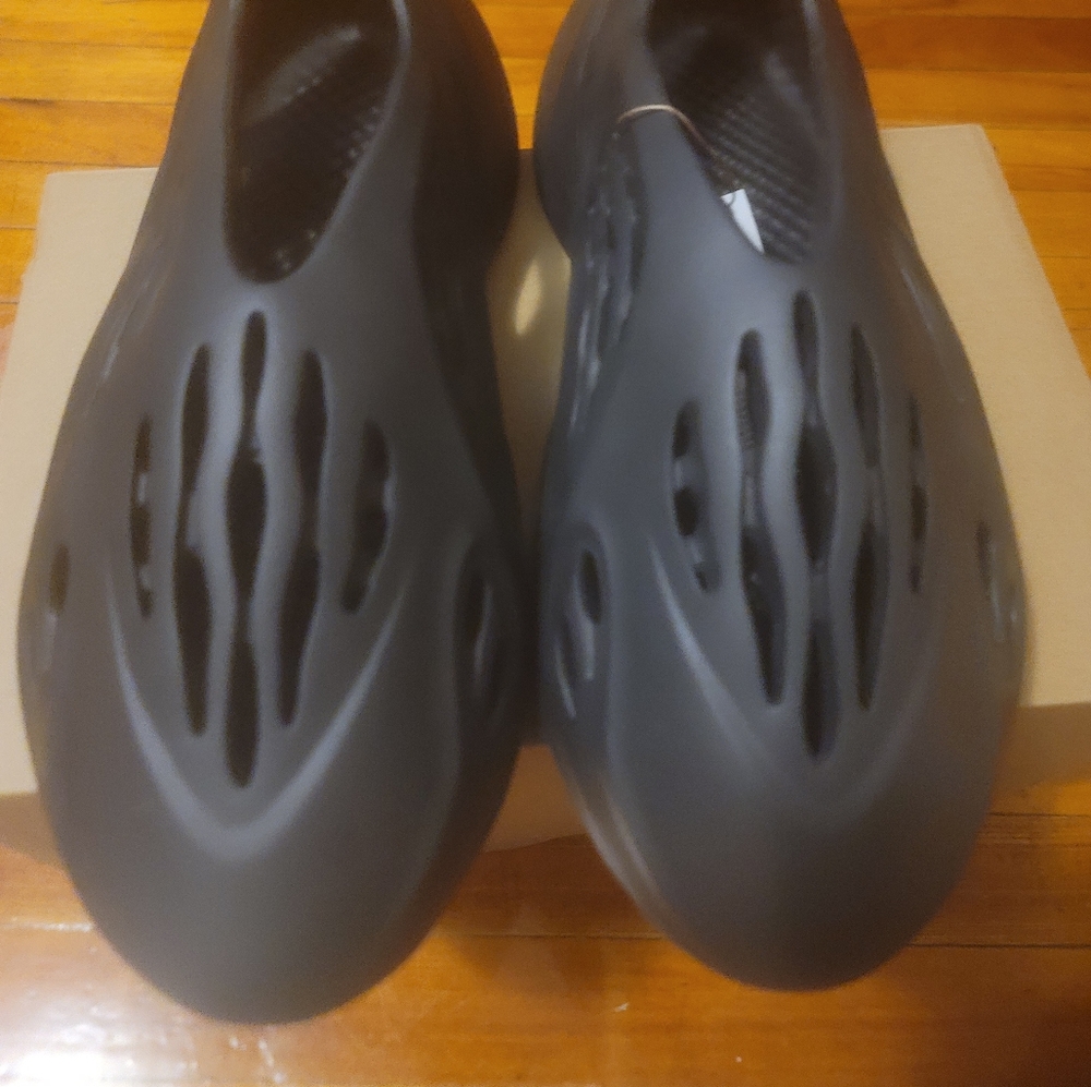 NWT YEEZY WAVE RUNNERS